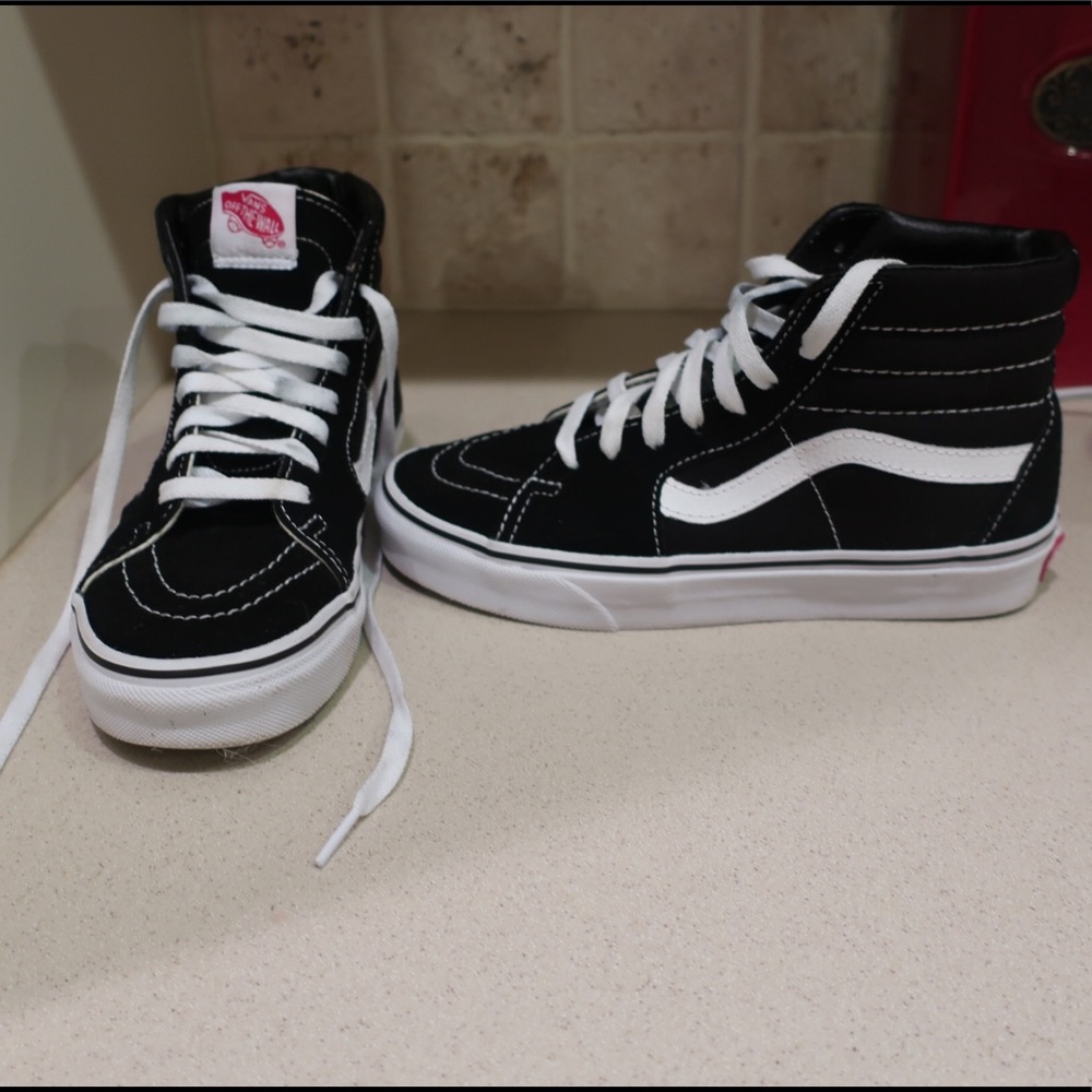 Vans SK8-HI. (Classic black/white high-top vans)